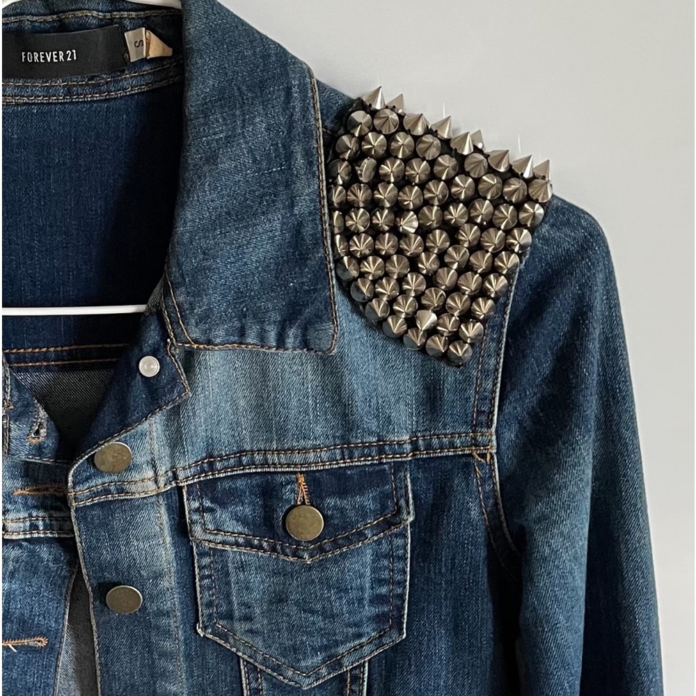 #Forever 21 Jean Jacket Slightly worn Size sm